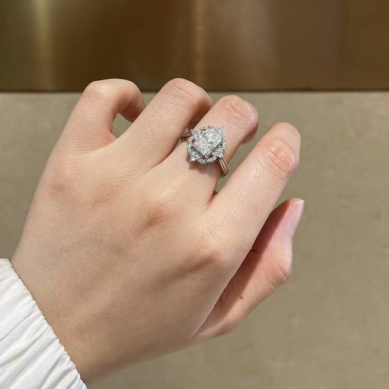 雷迪恩女戒S925银镀白金定制选款主石莫桑钻2.5ct/副石高碳钻